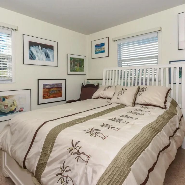 The Artist Beach House Beachfront 6298s