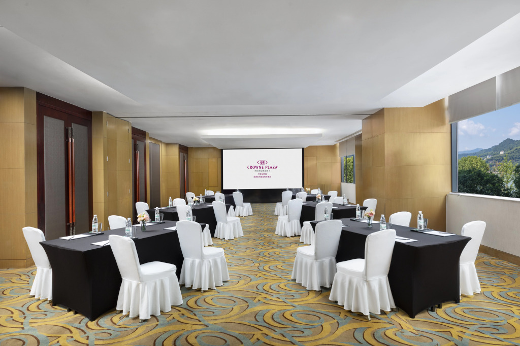 Crowne Plaza Yichang by IHG