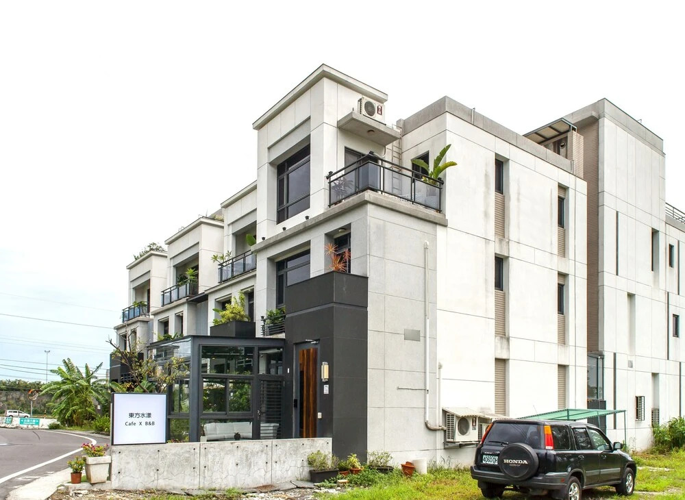 East Runnel Villa - Young