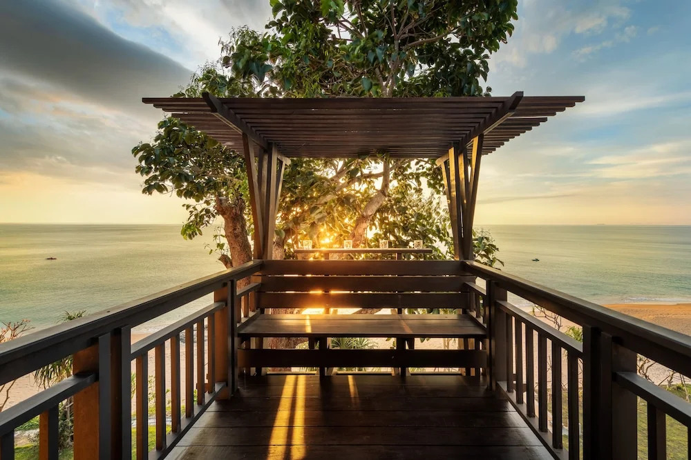 Nirvana Beach Resort, Koh Lanta SHA Extra Plus