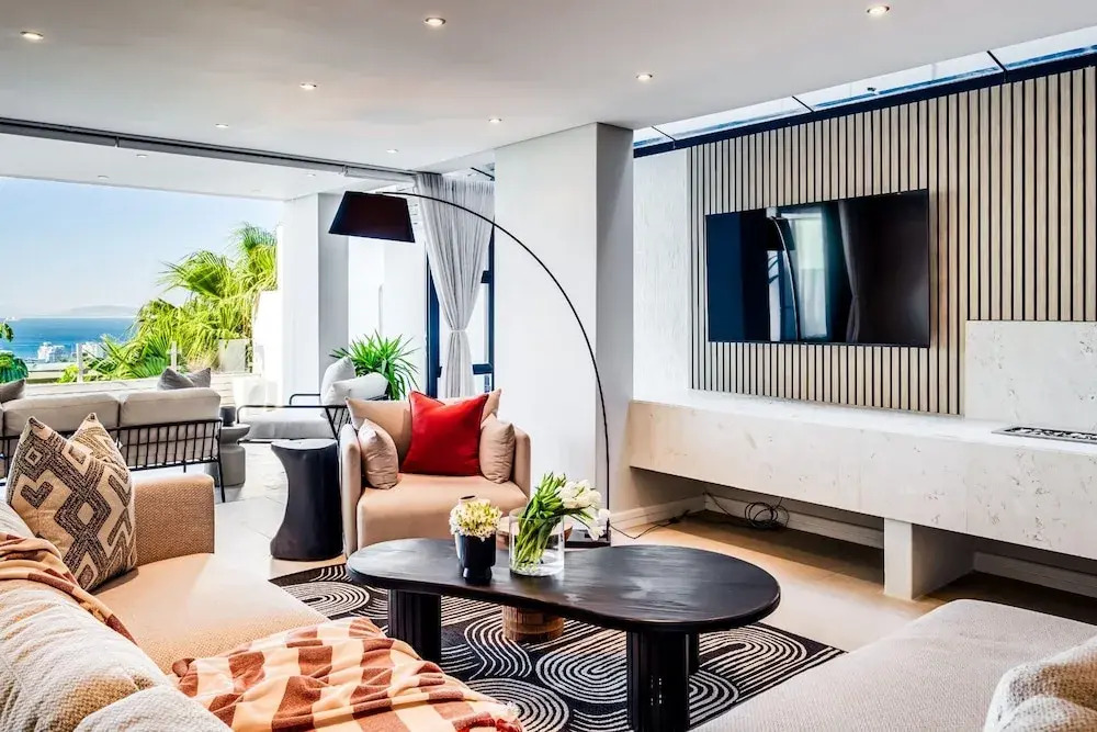 Luxurious Villa w Sea City Views Splendor Views