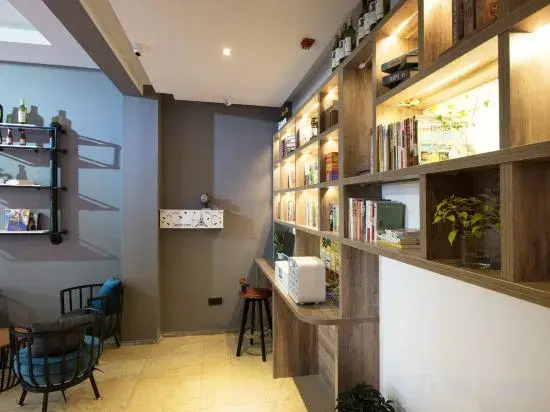 Manbo Meiyi Qingju Hotel (Yichang Shuiyuecheng Branch)