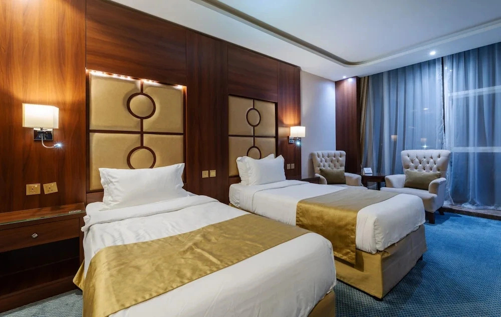 فندق وست لاند West Land Hotel