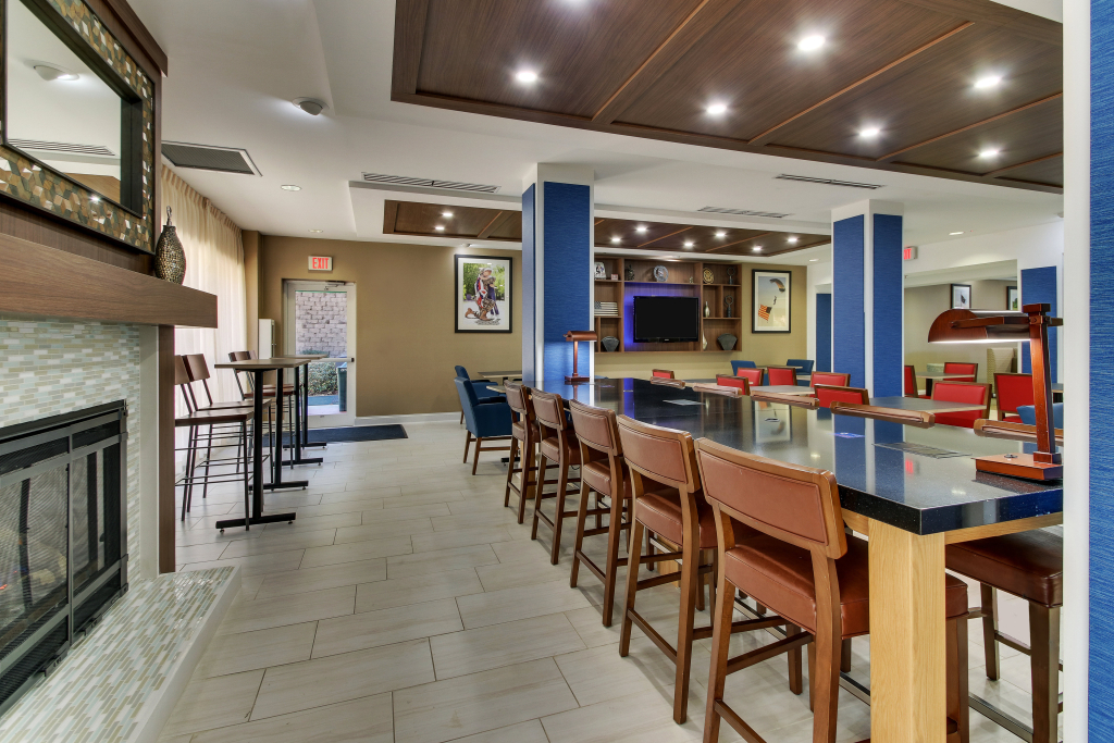 Holiday Inn Express & Suites Columbus - Ft Benning Maingate by IHG