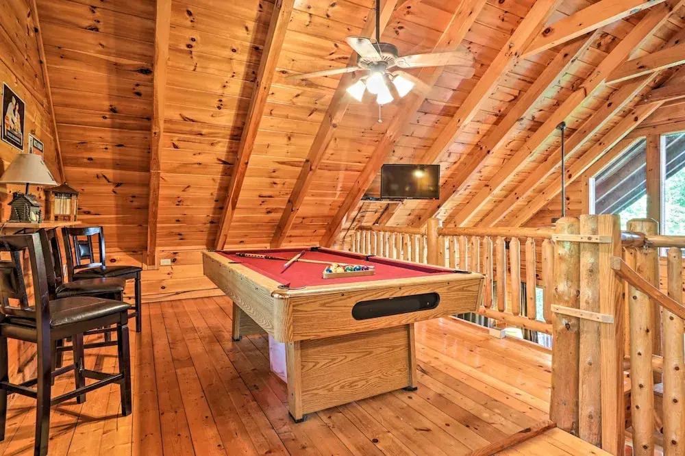 'sky Harbor' Sevierville Cabin w/ Hot Tub & Deck!