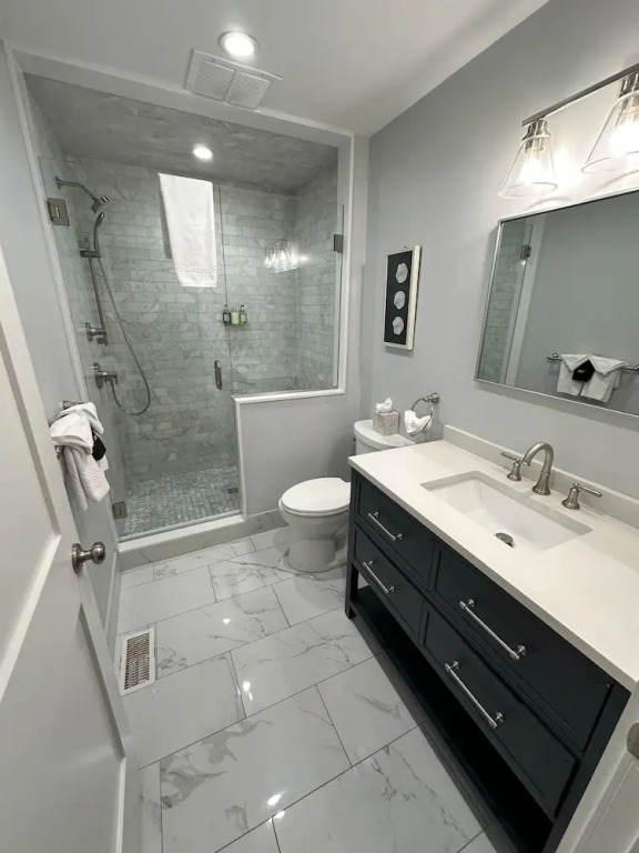 86 Dr Marcus House - Popular Broadway Area