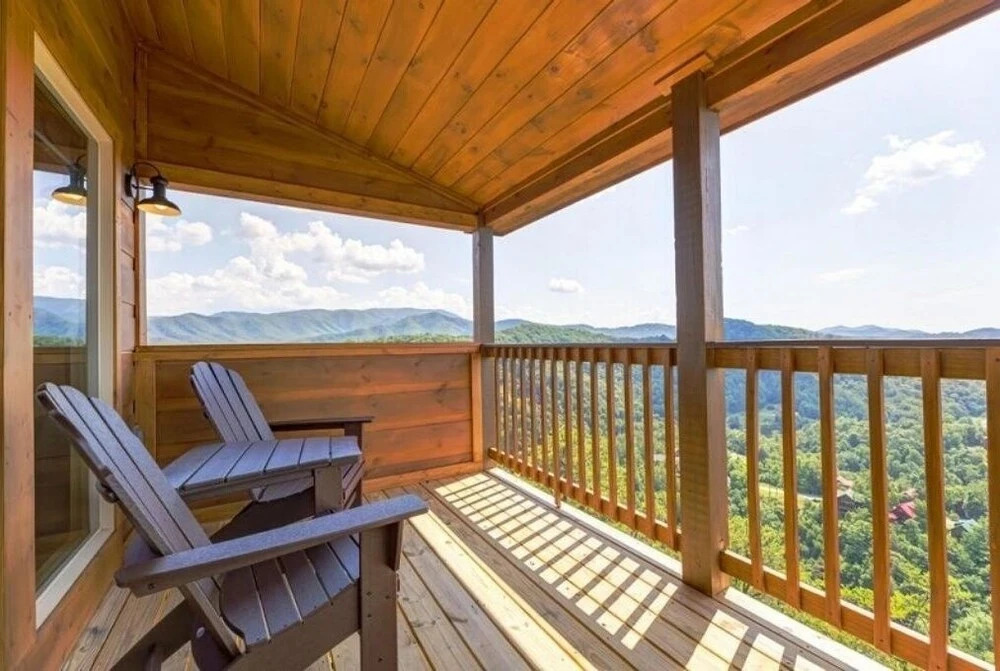 Above The Rest - 4 Bedrooms, 4.5 Baths, Sleeps 12 4 Home by Redawning