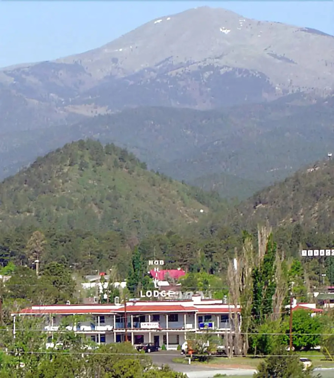 Nob Hill Lodge