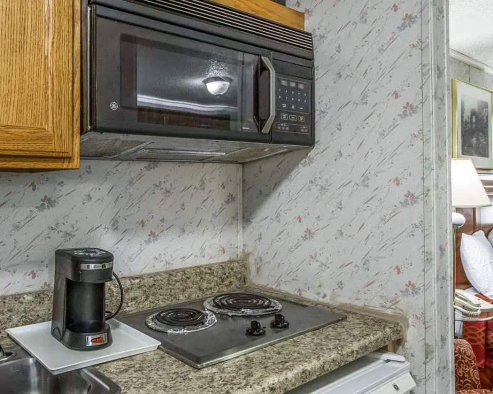 Rodeway Inn & Suites