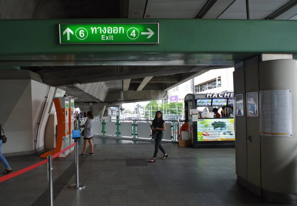 LiveitUp Asok Hostel