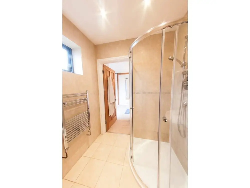 Bright, Spacious 3BR Home for 5 in The Lane