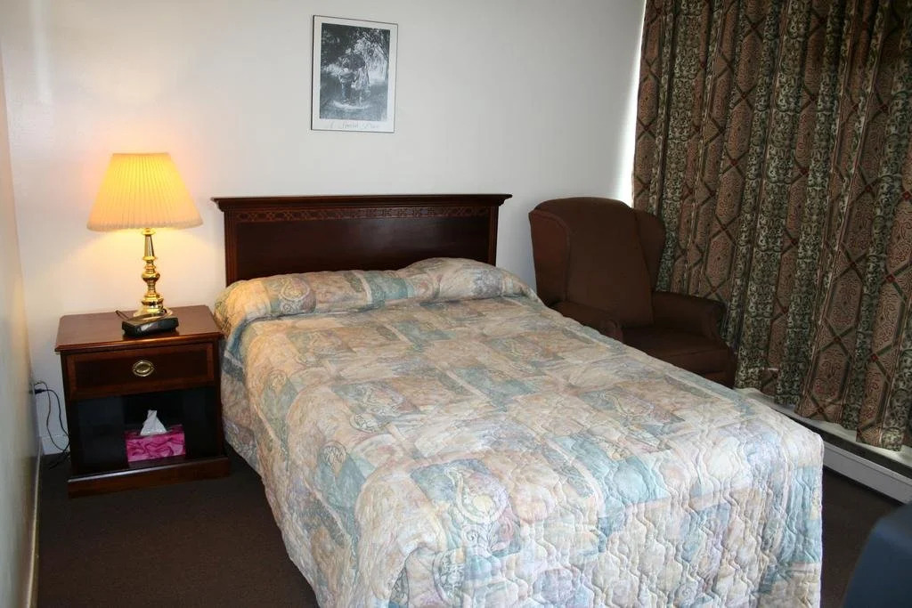 Motel 400 & Suites