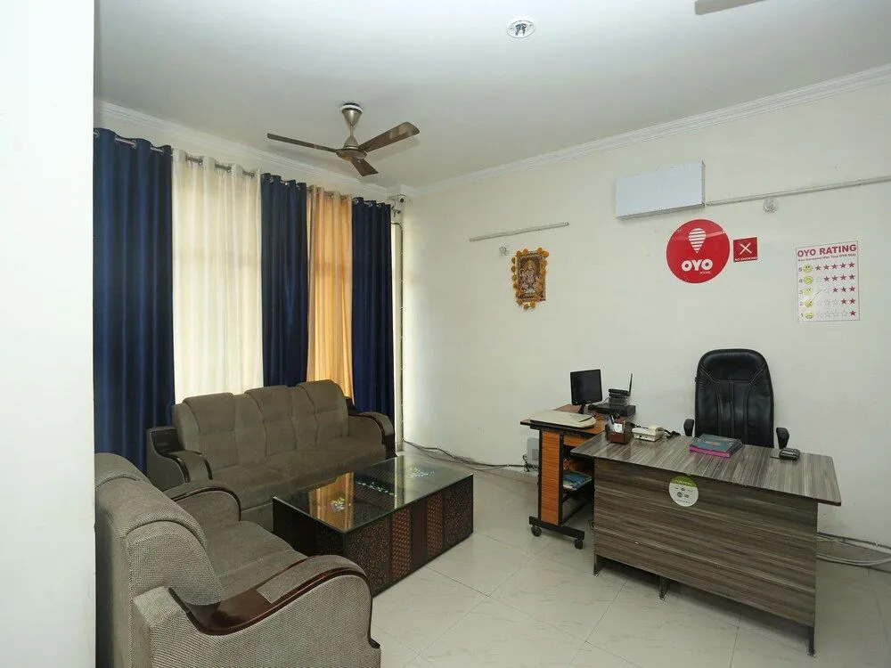 OYO 5285 Apartment Impact Associates