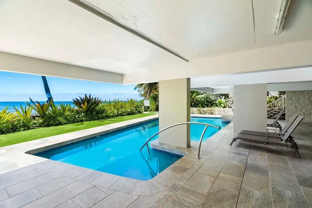 Oceanfront Elegance 2BR w/ Panoramic Views, Pool, Lanai + Concierge - Vrkcv