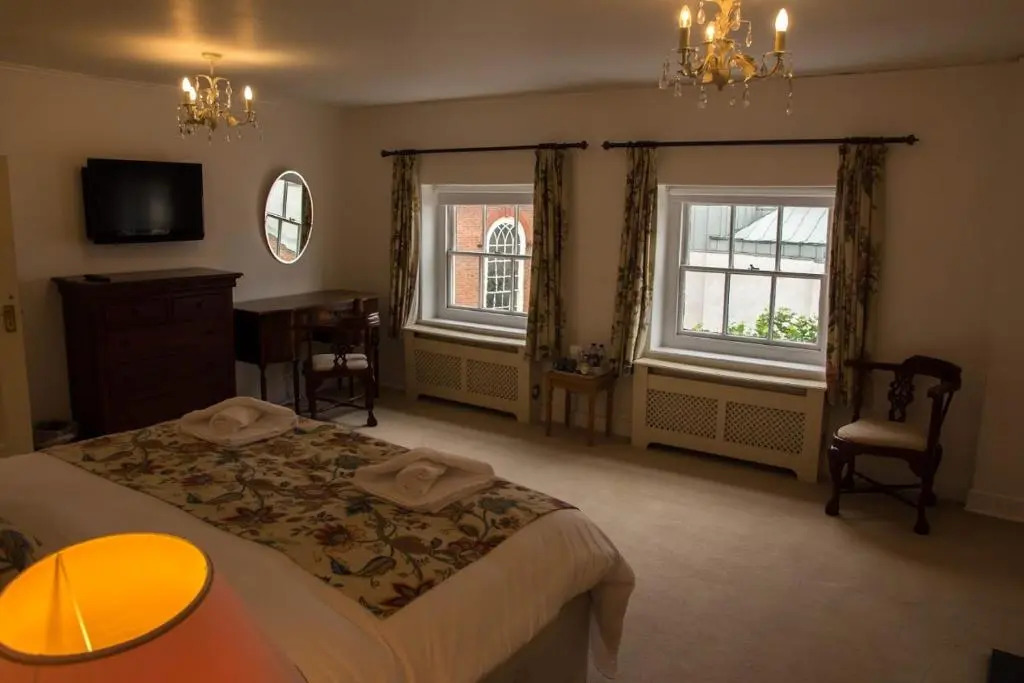 East Pallant Bed and Breakfast, Located in Large Georgian Townhouse in Central Chichester