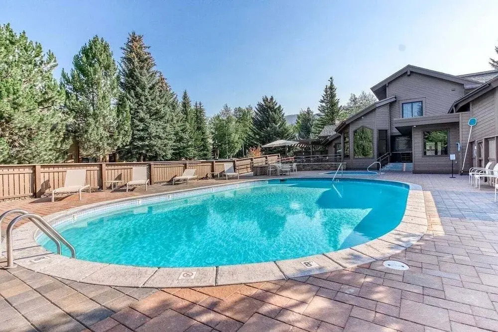 Snow Creek 1554 - Ski-in/ski-out + Pool & Hot Tub