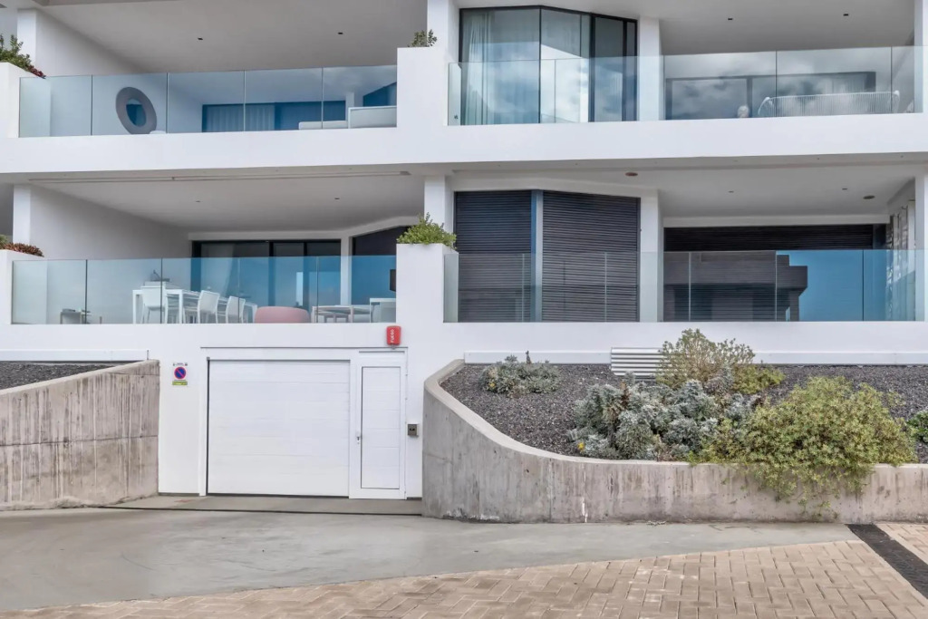 Infinity 0-8 LUXE SEA VIEW 2B