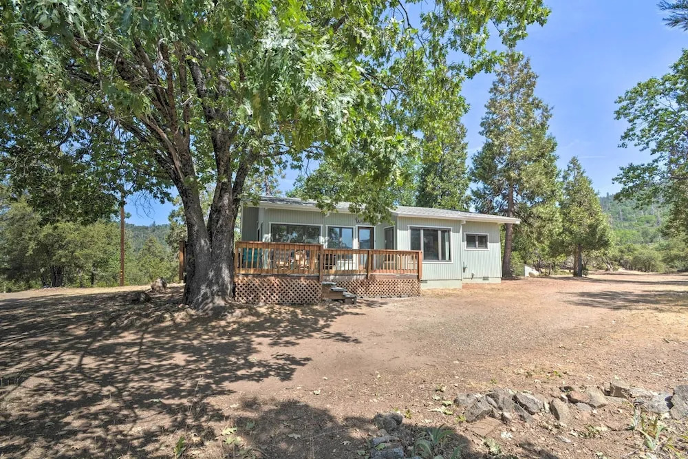 Lovely Yosemite Area Home w/ Hilltop Mtn View