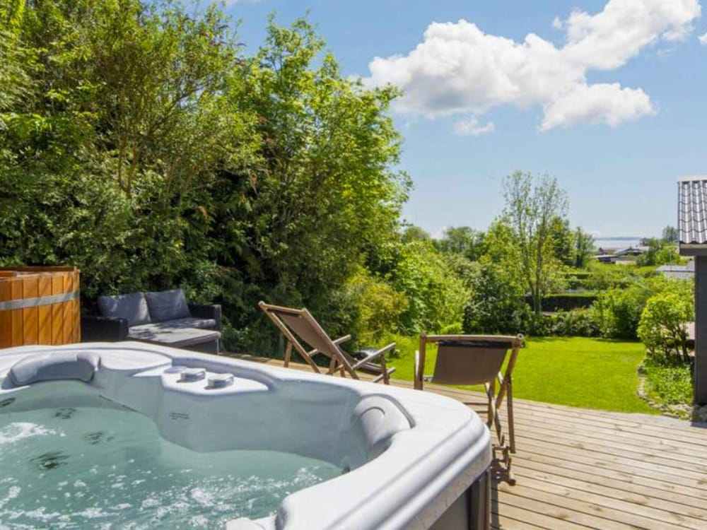 5 Star Holiday Home in Ronde