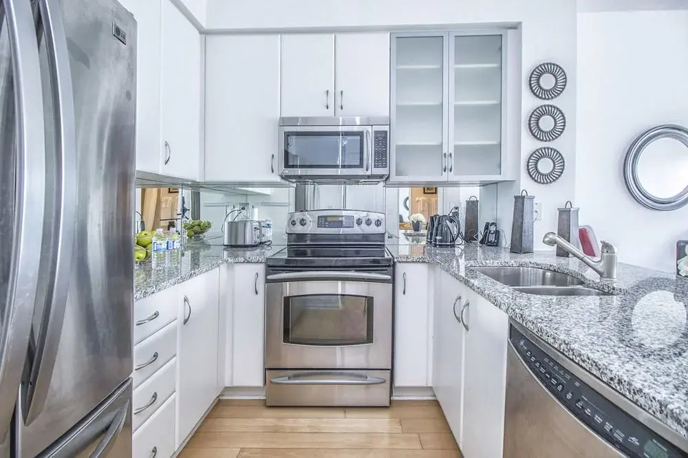 Mary-am Suites - Yorkville Furnished Apartments
