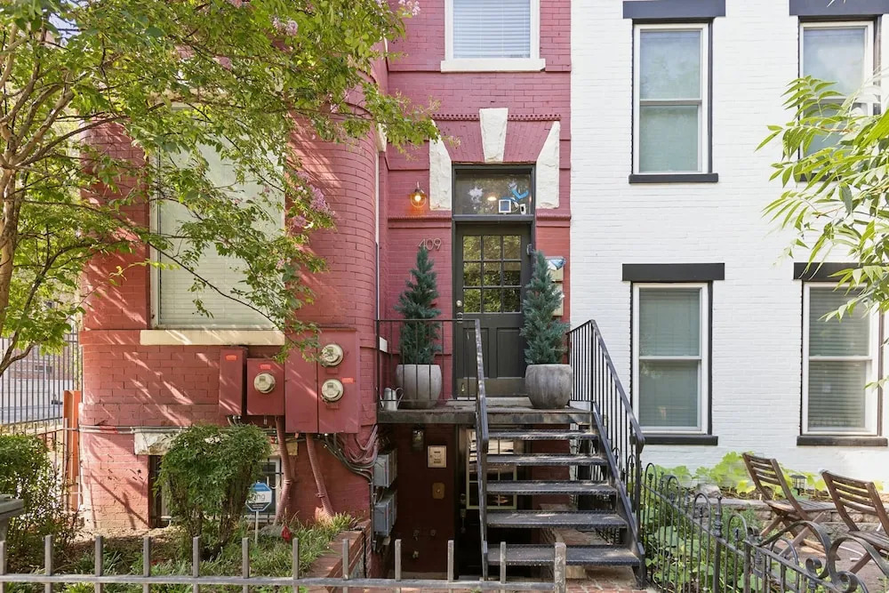 Charming 2BR Townhouse Condo in Heart of DC
