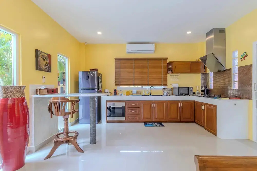 3BR Villa Pool Garden Near Beach V225