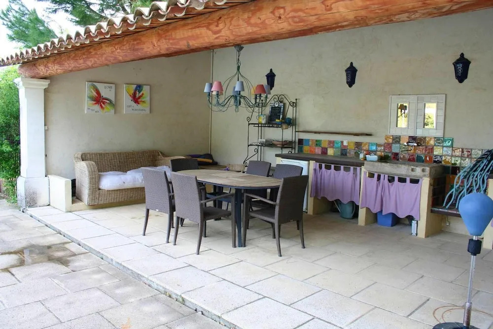 Villa with 8 Bedrooms in Bonnieux, with Wonderful Mountain View, Private Pool, Furnished Garden