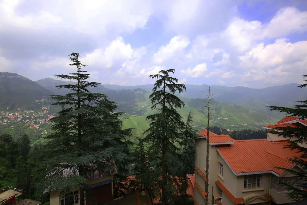 OYO 9201 Home Gorgeous Hill View 3BHK Kasaumpti Shimla