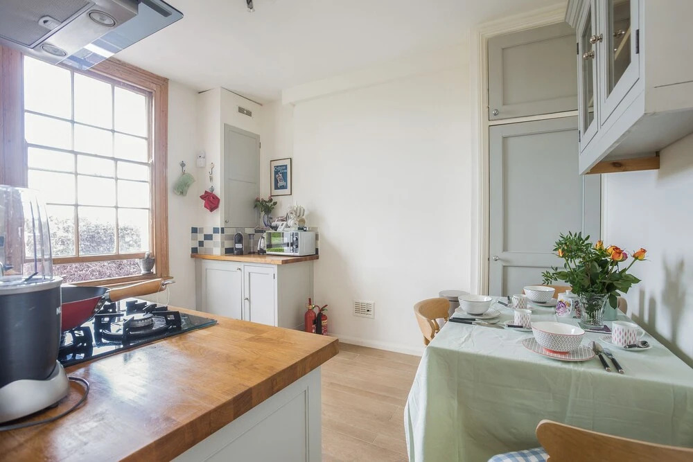 Vintage Regents Park Apartment