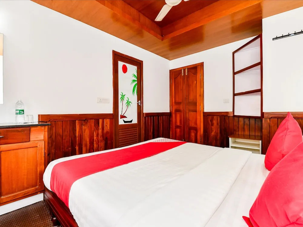 Oyo 24606 Waves And Wind 3Bhk Houseboat