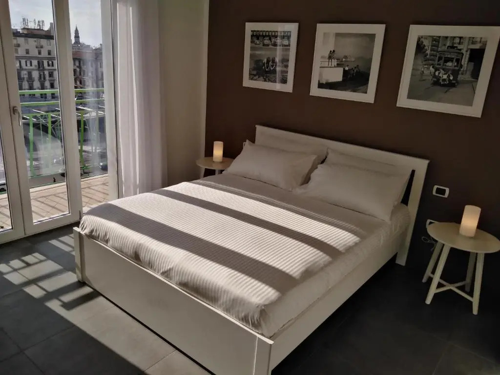 Delia Rooms & Gallery