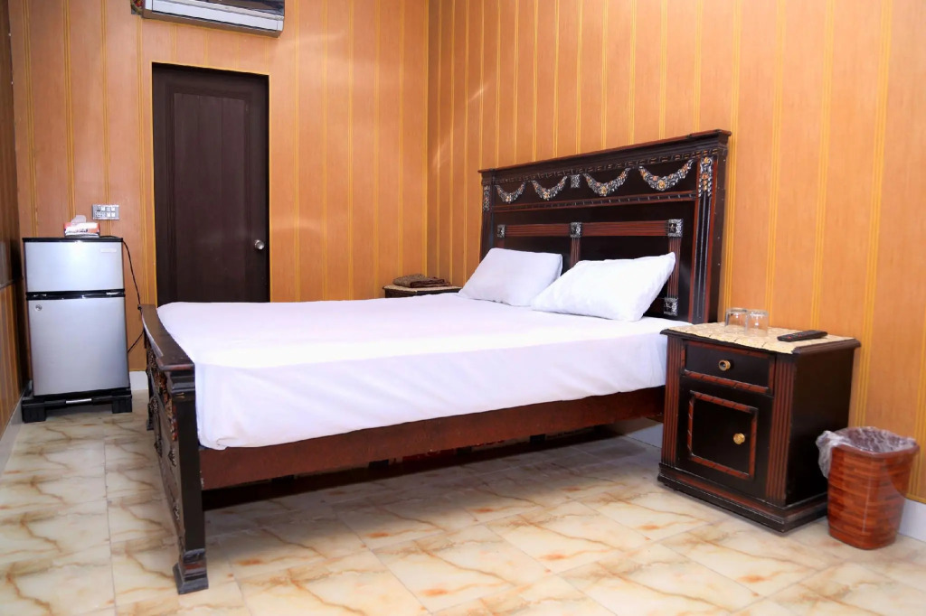 Hotel 12J