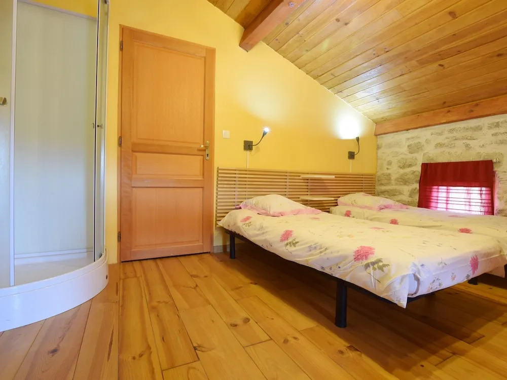 Vintage Holiday Home in Lanas With Swimming Pool