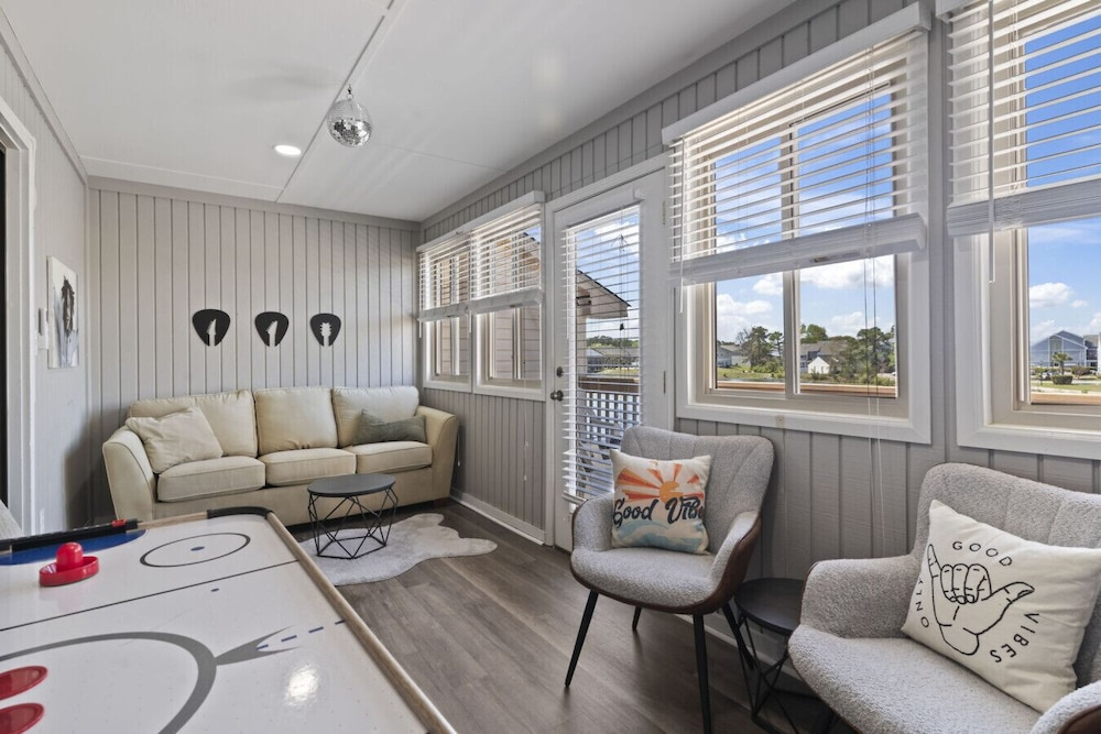 Rhythm Retreat Bar, Patio & Space for 10