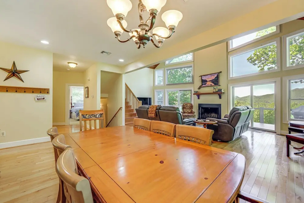 Mountain View Home: Hike, Raft, Golf + More!