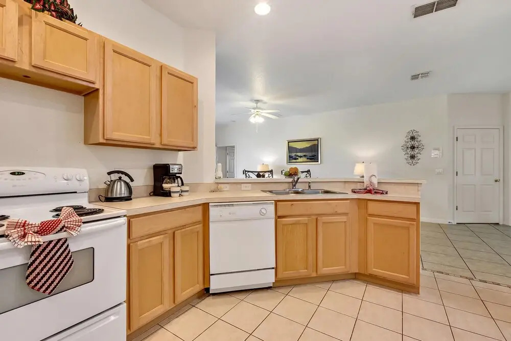 4 Bed, 2 Master Suites. South Facing Pool. Resort