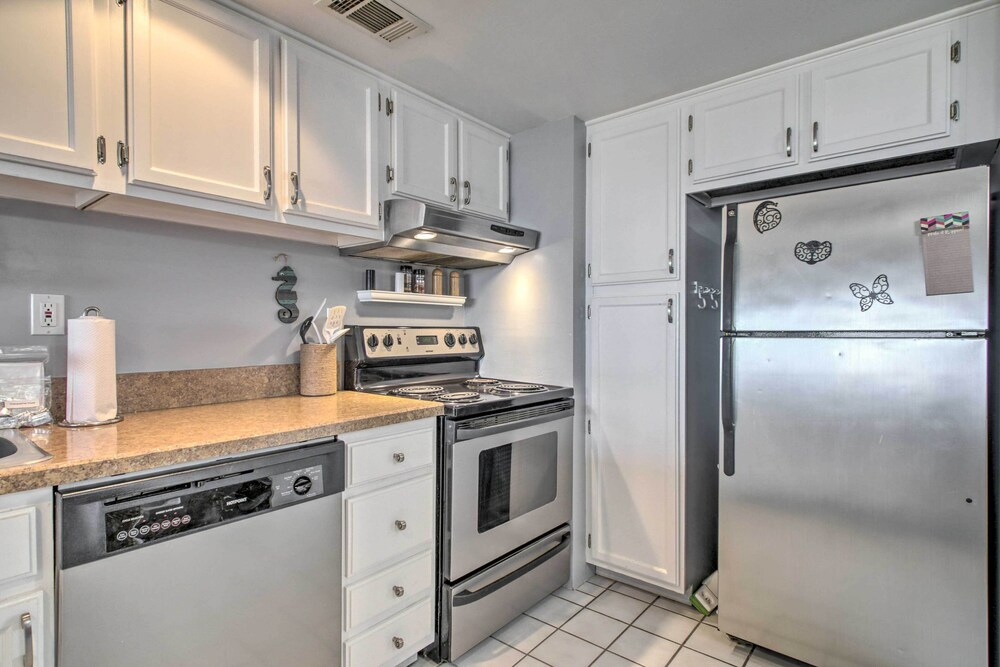 Steps to Sand: Condo Near Ocean City Boardwalk