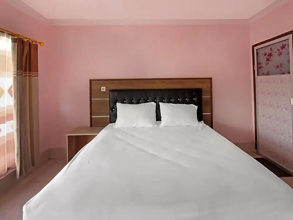 OYO 91744 Hotel Gemilang
