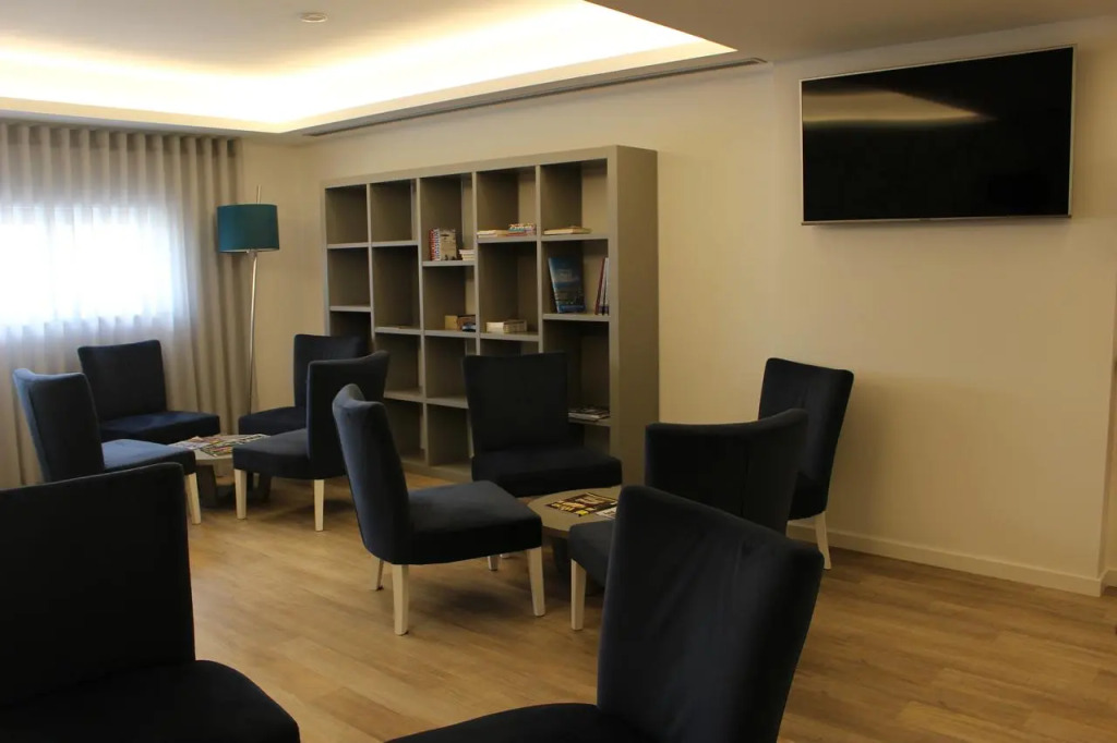 Hotel Genesis