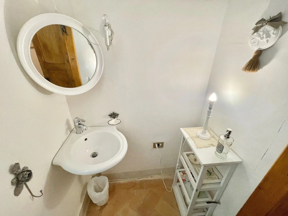 Umbrian Paradise contains 5 Bedrooms with Private Pool and Stunning Views