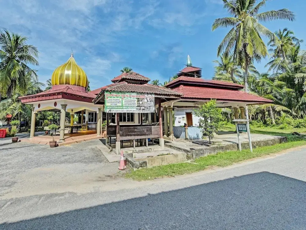 Redzwan's Beach Resort by OYO Rooms