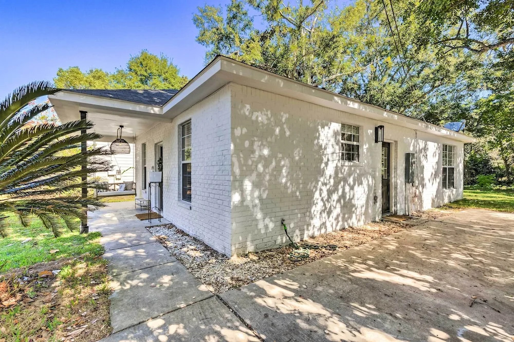 Modern & Chic Gulfport Escape: Walk to Beach!