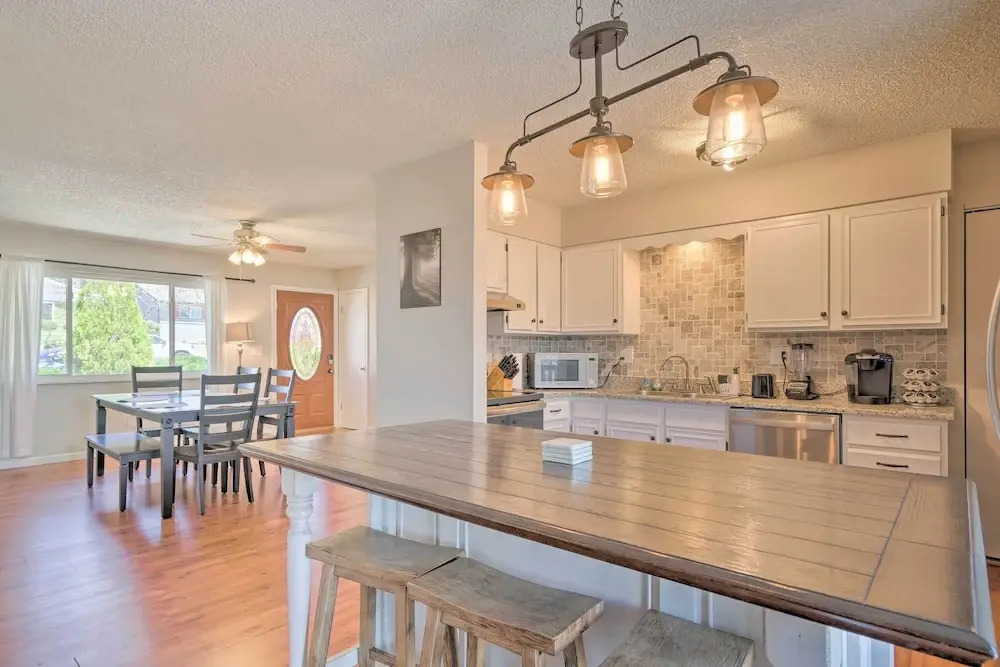Lovely Colorado Springs Home: Mtn Views & Hot Tub!