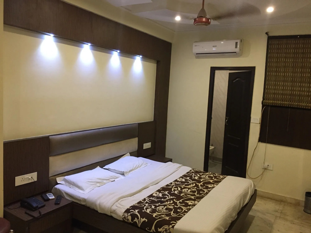 Hotel The Spot Near New Delhi Railway Station