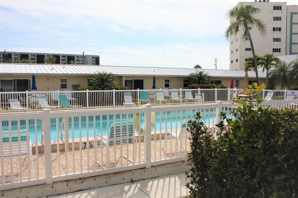 Jamaica Royale - 010 - 2 Br Condo