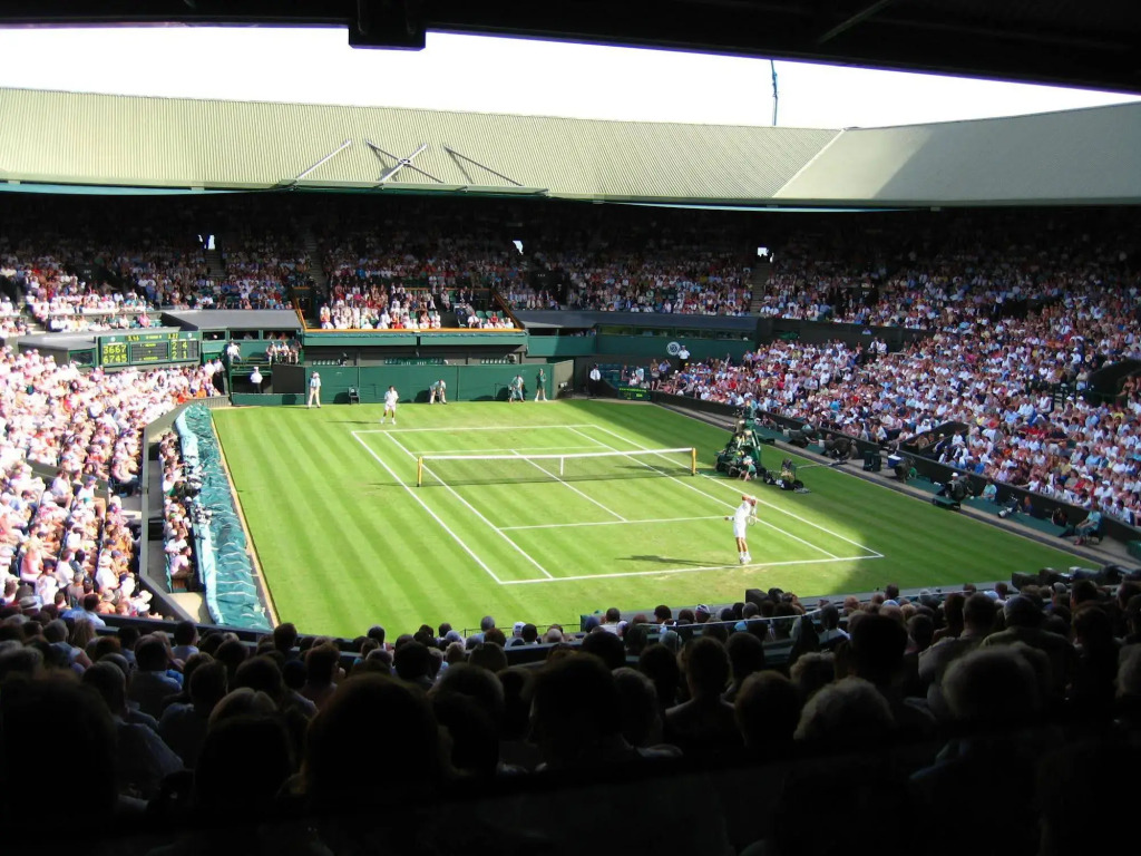 Wimbledon Town Centre Garden Apartment with private parking - Sleeps 5