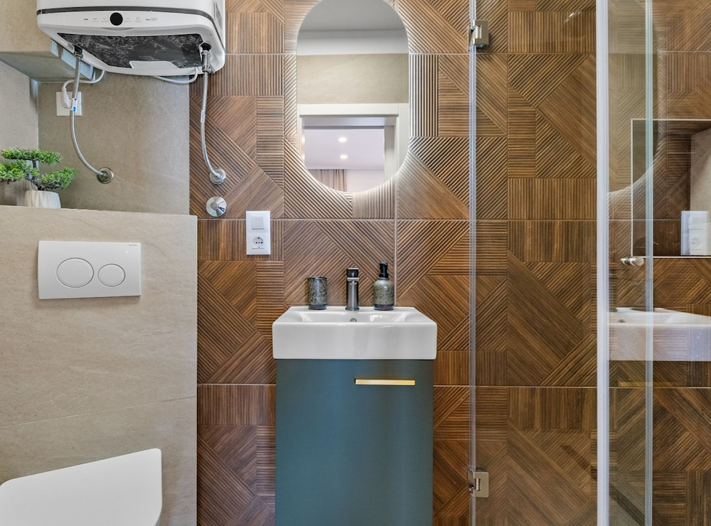 Apartment Tomislav With Sea View and Hot-tub