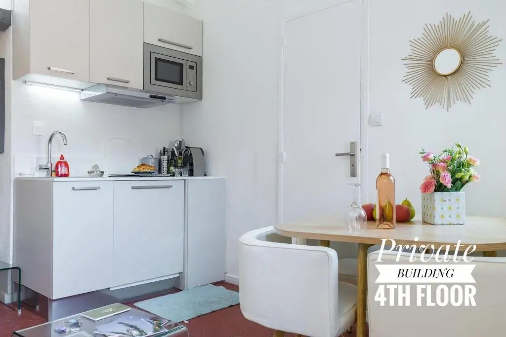 Private Building, 4 Apts, Unique at Nice - Old Town
