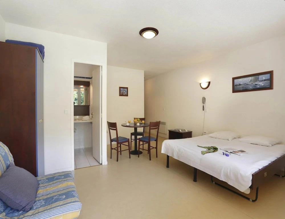 Trio Retreat in Vallon-pont-darc