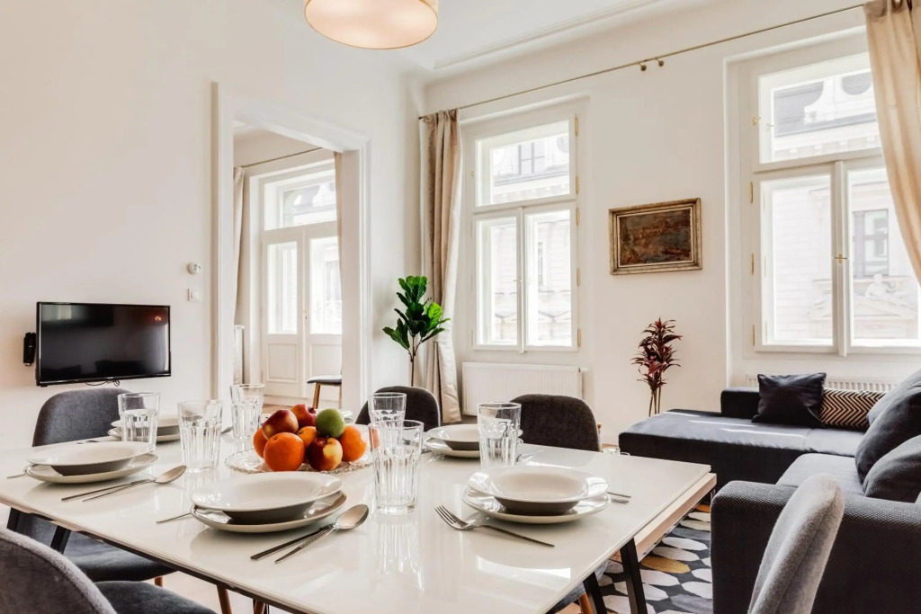 Charles Bridge - 3 bedroom Apartment - Old Town